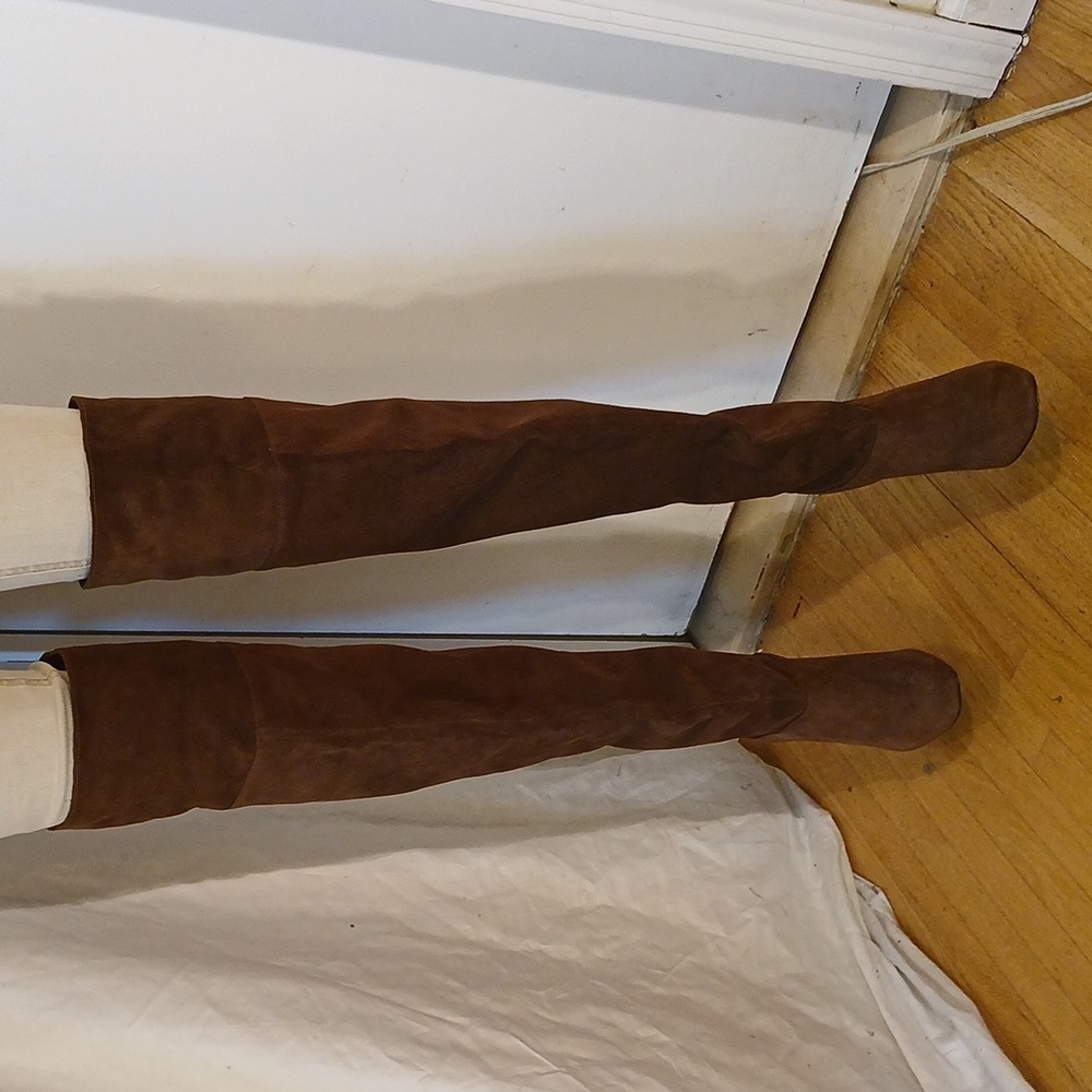 Stunning NWOT HOUSE OF HARLOW 1960 NORA Brown Suede Over The Knee Boots